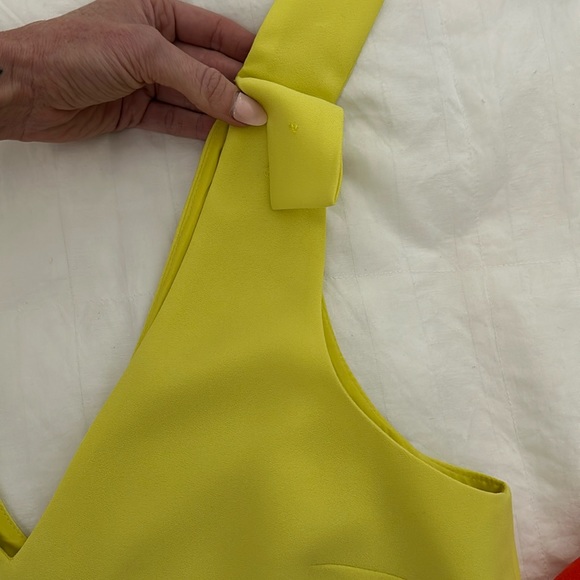 ✨ CLEAR OUT SALE ✨ Banana Republic Sleeveless Blouse - Picture 5 of 6